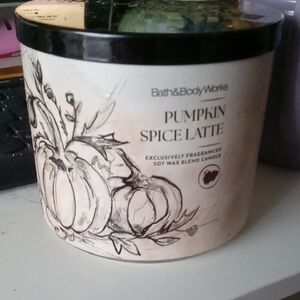 Bath & Body Works Pumpkin Spice Latte Candle - Black & Cream